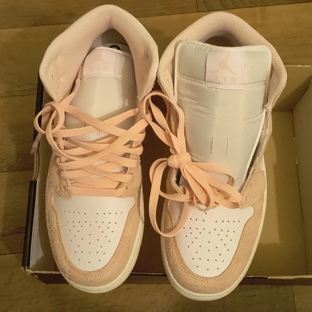 Air Jordan 1 mid